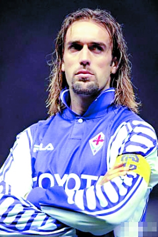 在韩国媒体近日放出的Ruler选手的夺冠采访中，Ruler选手对EDG的下路Leave选手和GEN的下路Peyz选手进行了称赞